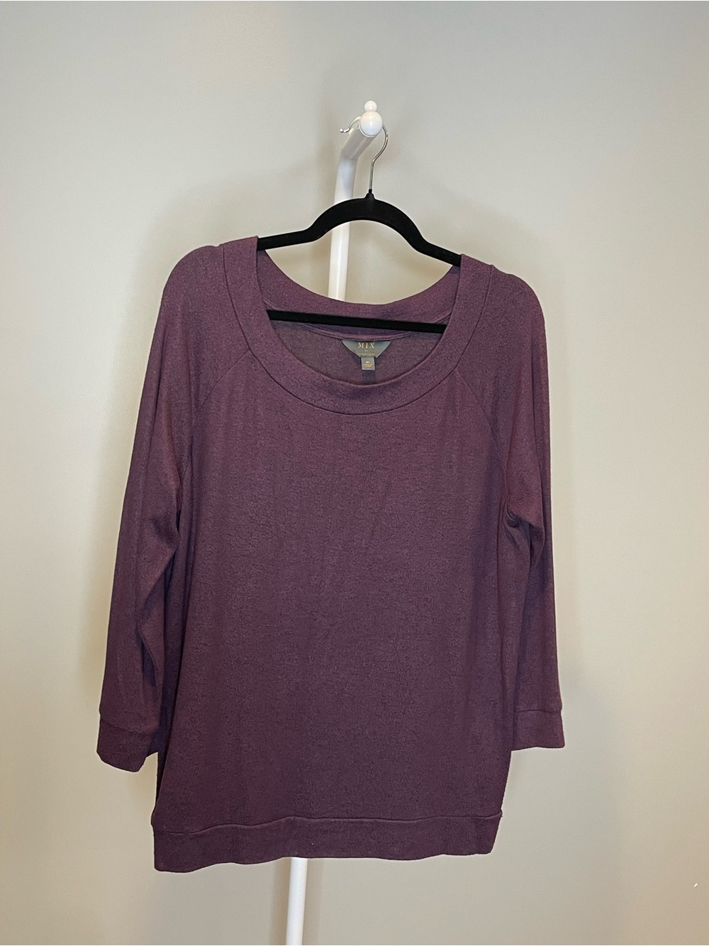 Mix by 41 Hawthorn Women's Plum Long-Sleeve Scoop Neck Top